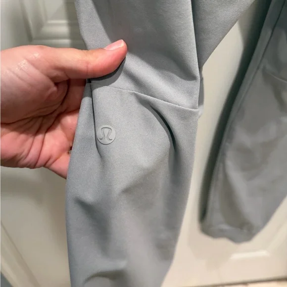 Lululemon ABC Jogger 30"
Silver Drop XL - Picture 6 of 6